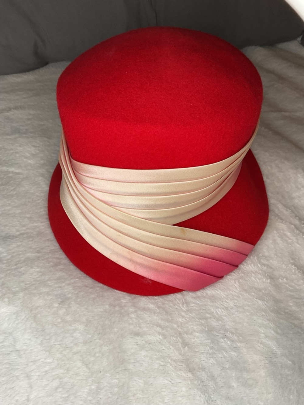 Vintage Newman-Endler 100% Wool Felt Cloche Hat | Red with Pink-Cream Ribbon - Picture 5 of 7